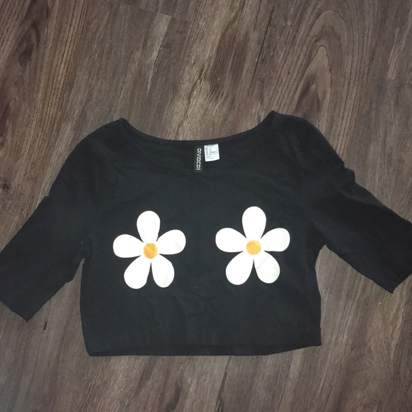 H&M Tops - H&M Daisy crop top